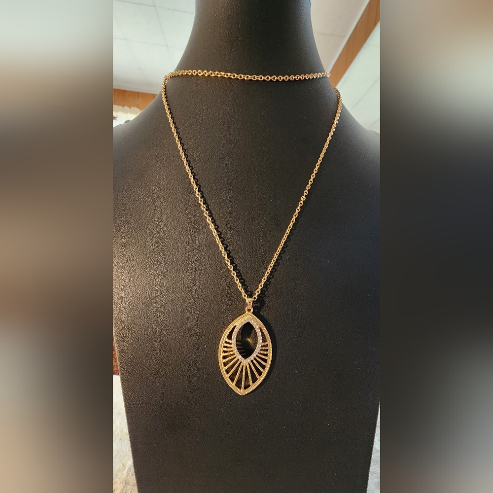 Avon Goldtone Pendant Necklace